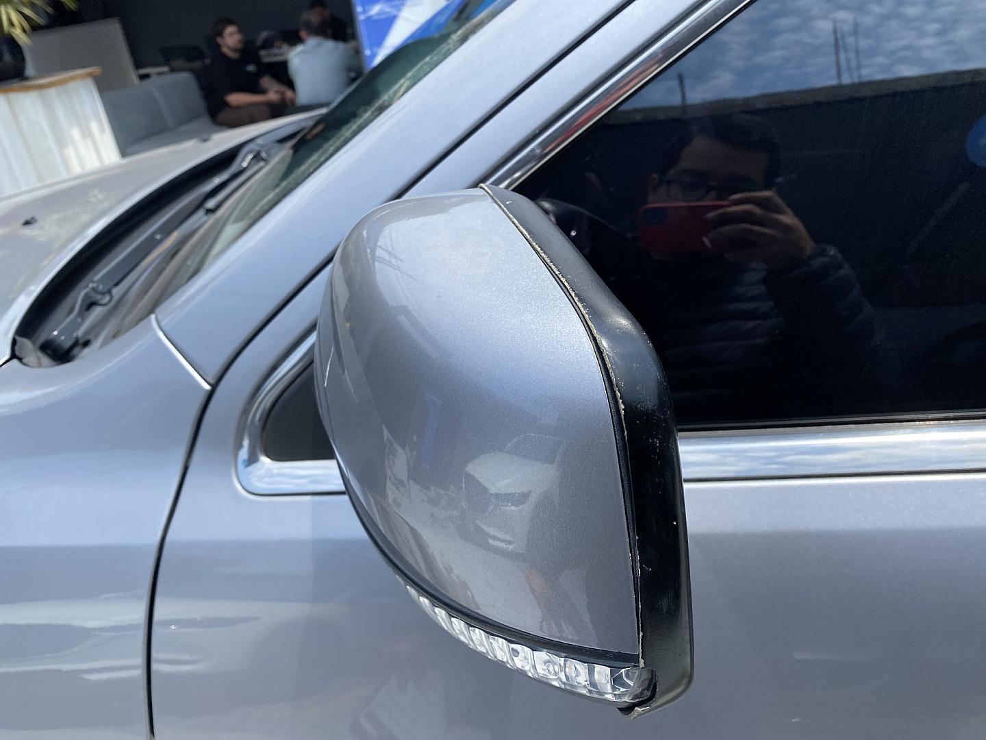 Espejo piloto desgastado