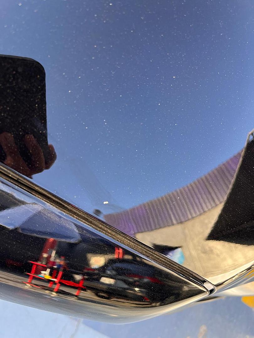 Diminuto quiñe en capot