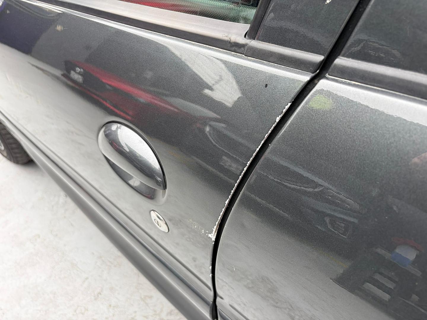 Ralladura puerta piloto