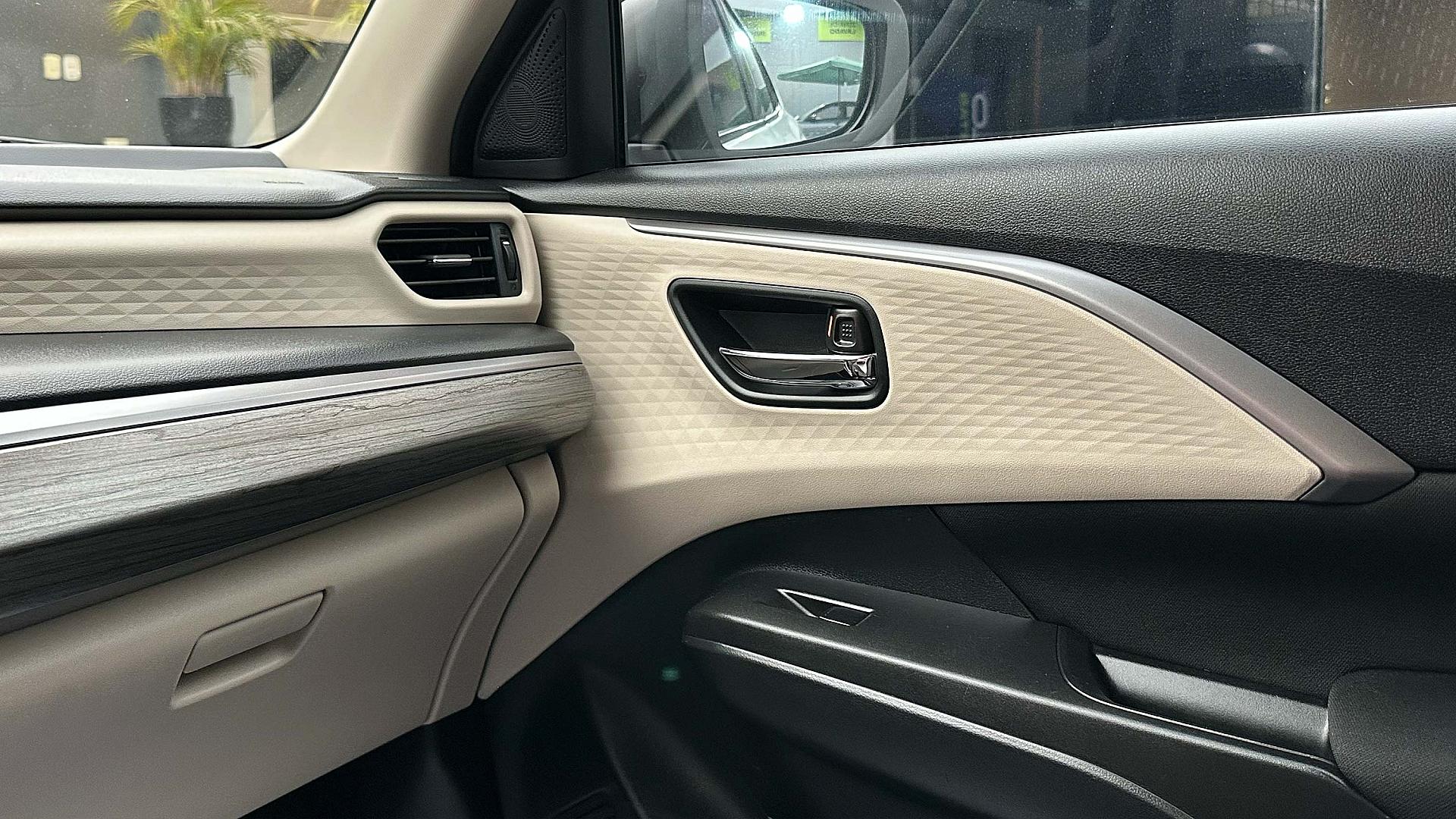 Interior Slide 3