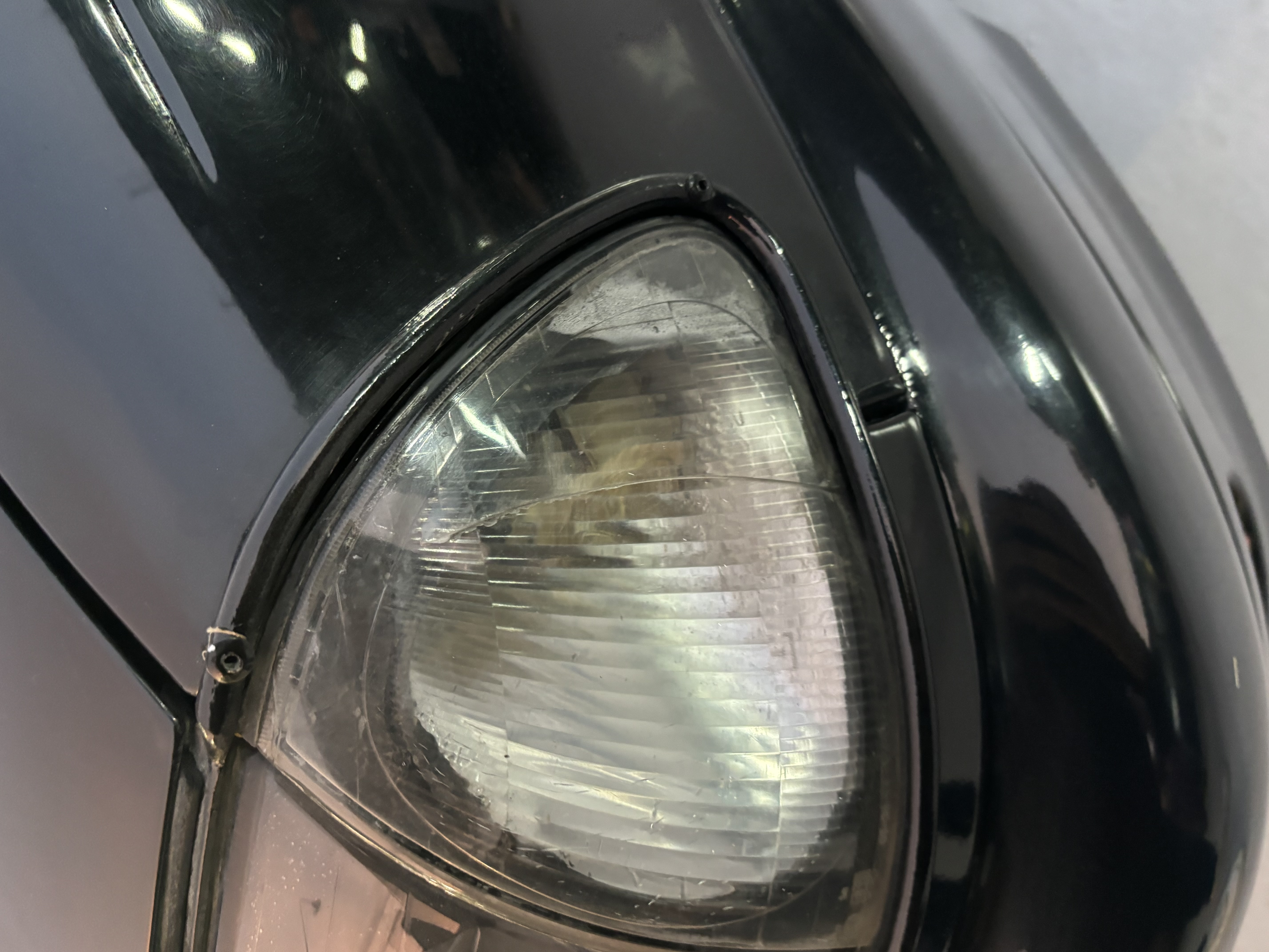 Faro delantero piloto roto
